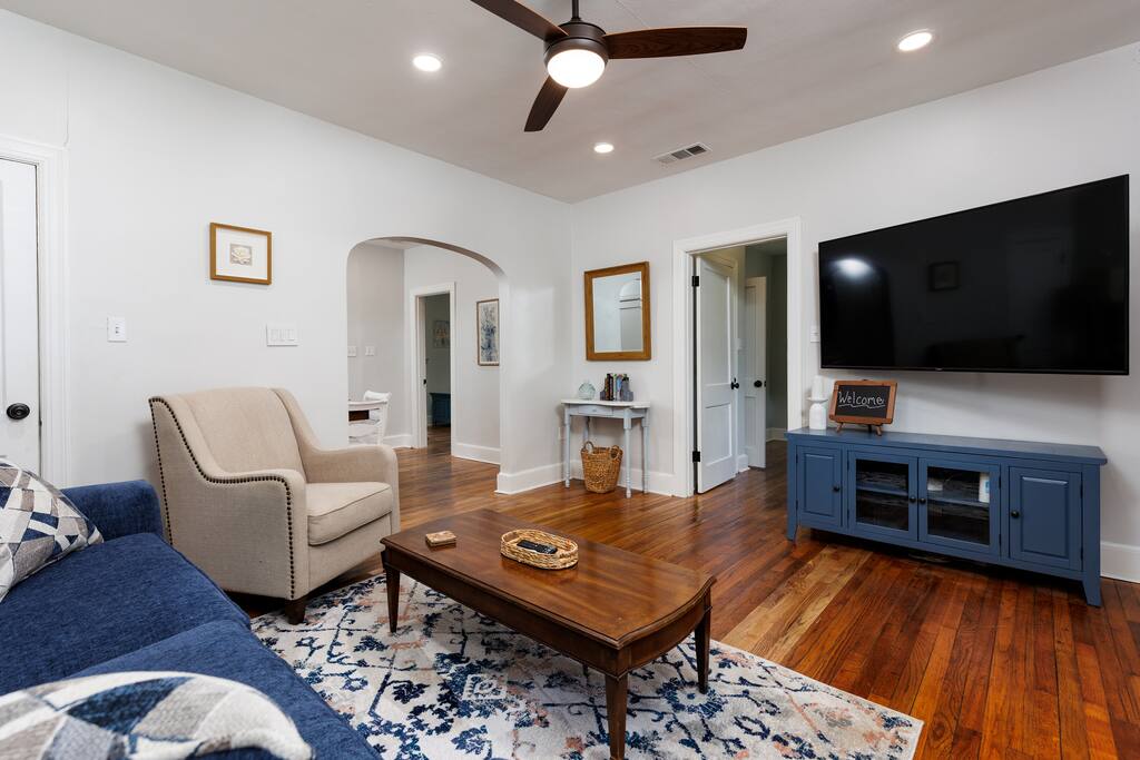 Charming & Cozy, Southern Arches Midtown Duplex II