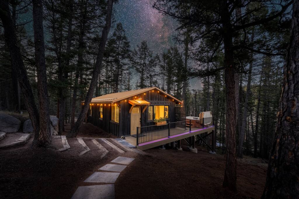 theStudio: Sauna • Hot Tub • Yoga