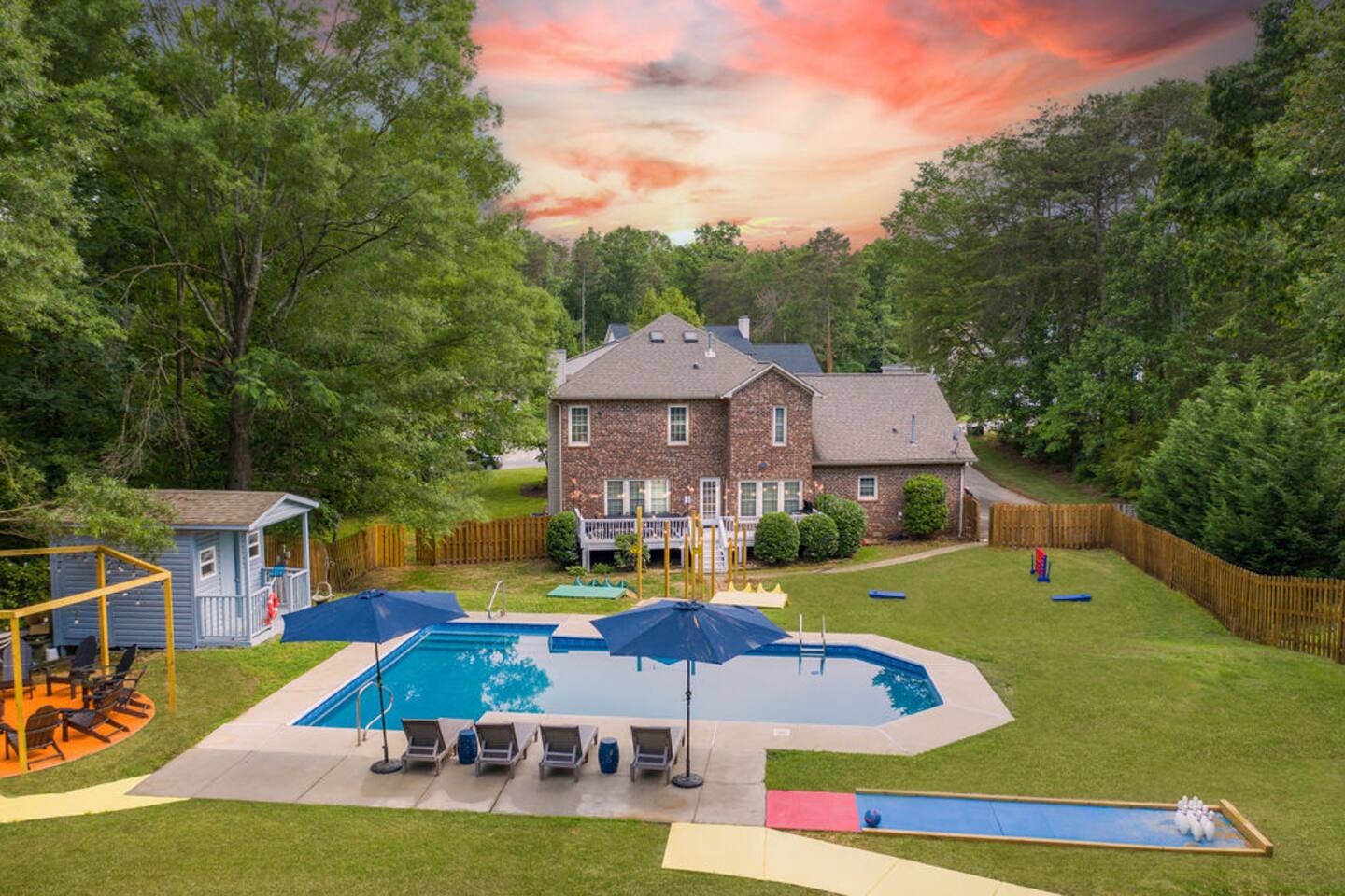 Pickleball, Basketball, Movie Theater, King Beds