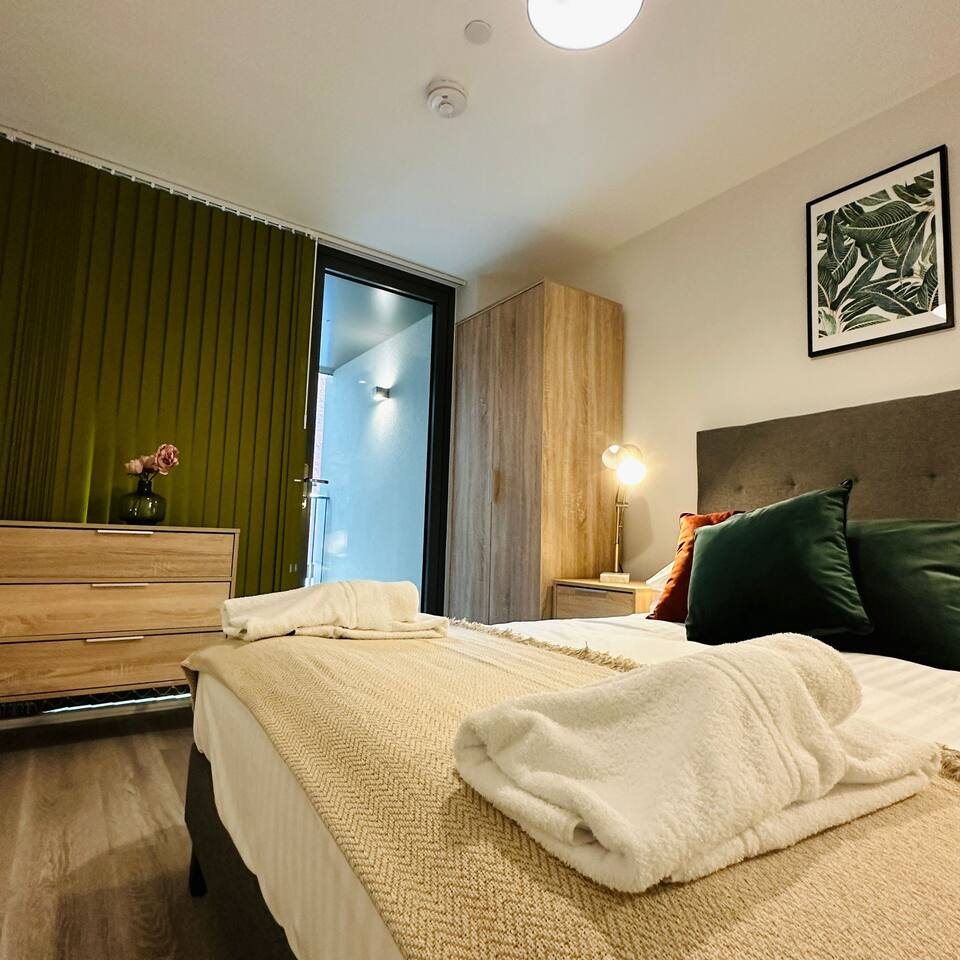 #21 2 Bedr 2 Bath Balcony Lux Digbeth Apex Lofts