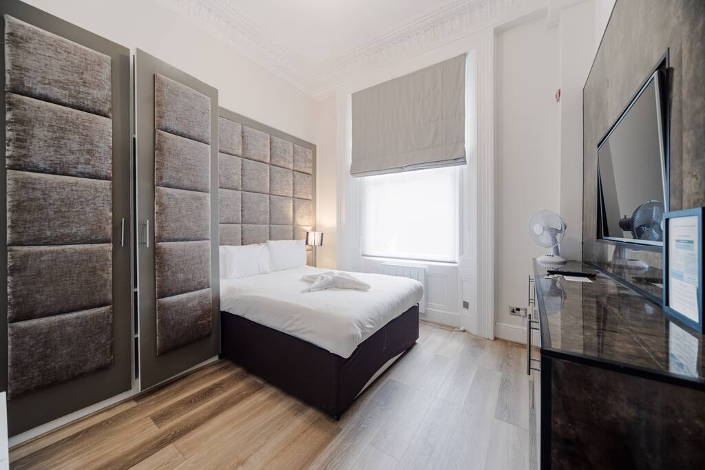 Wonderful studio with lots of storage