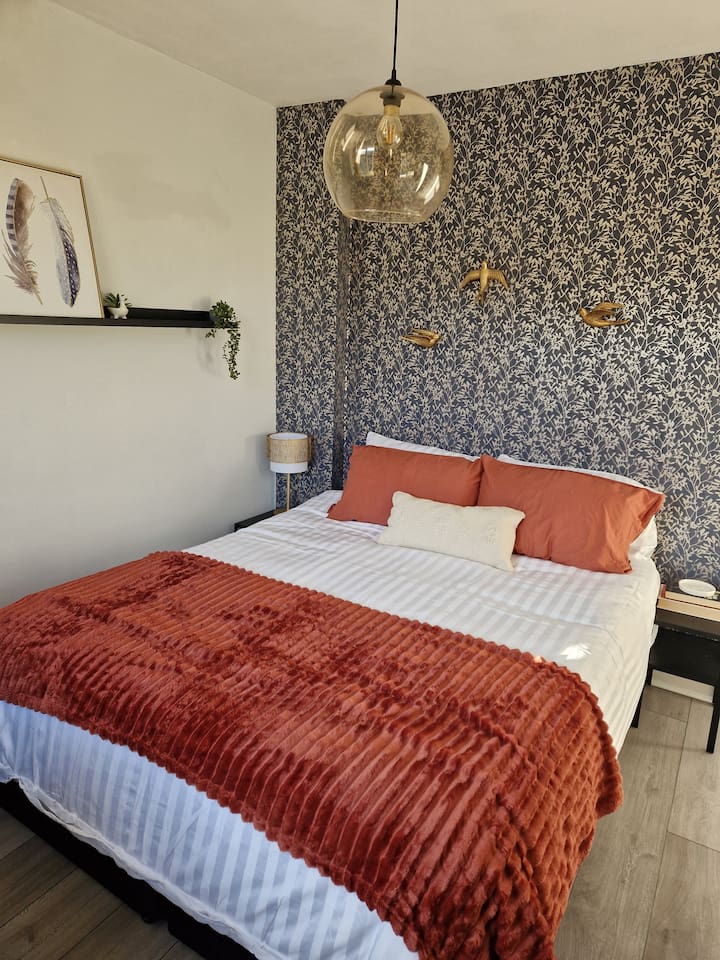 #37 Elegant & Spacious Home for 6