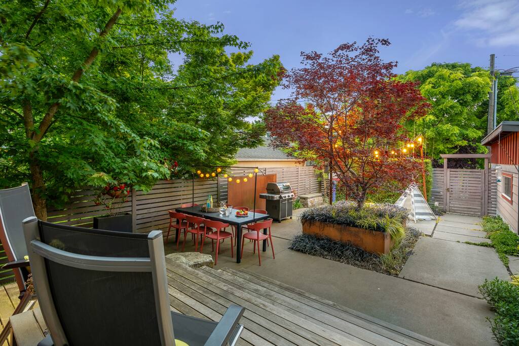 $2m Luxury Green Lake Home ~Walk 2 Lake~A/C~Garage