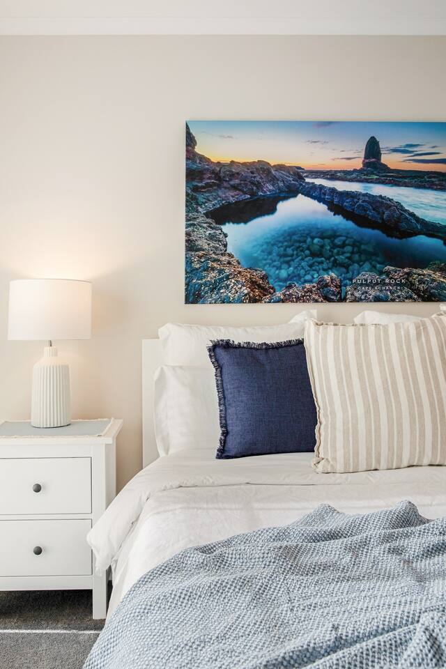 Summery 4BR Home by Mel Airport, CBD & Watergardens