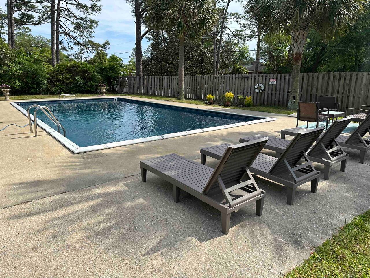 The Pool House on Long Leaf