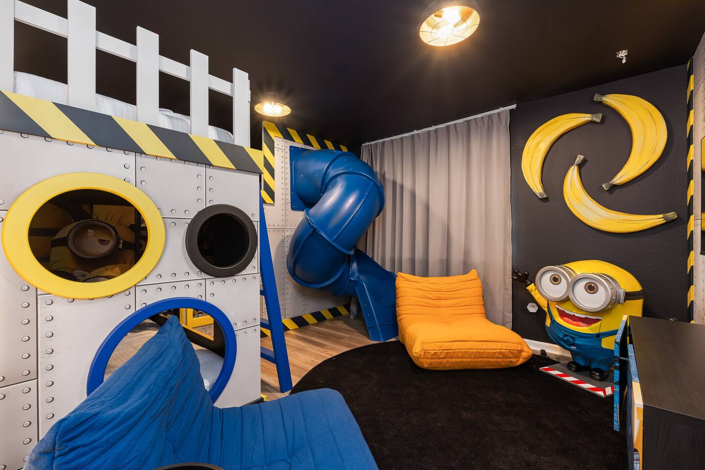 10 min to Disney| Themed | Sauna | Pool | Golf Sim