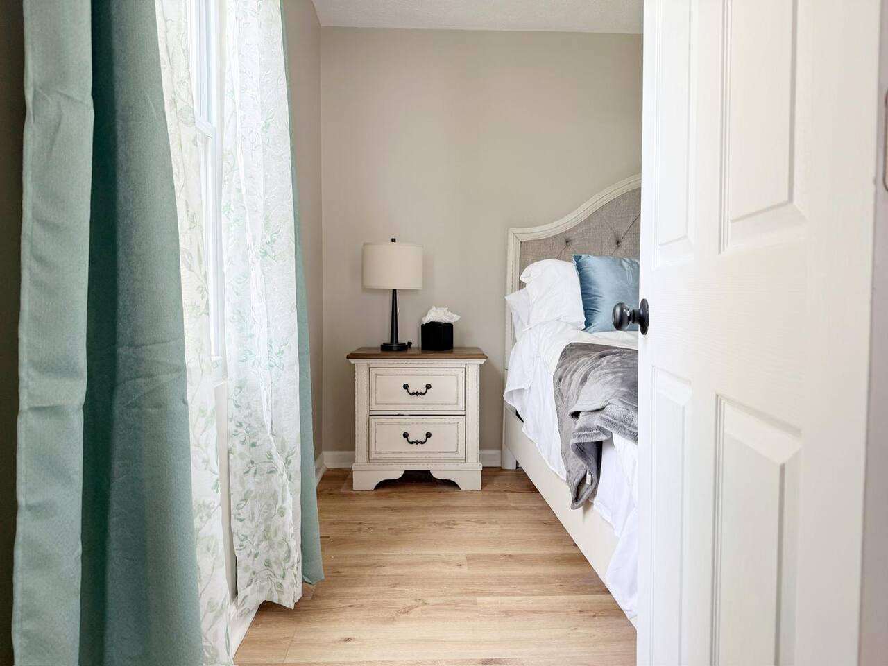 5th Street Retreat - KING 1BD-1BA Apt in Henderson