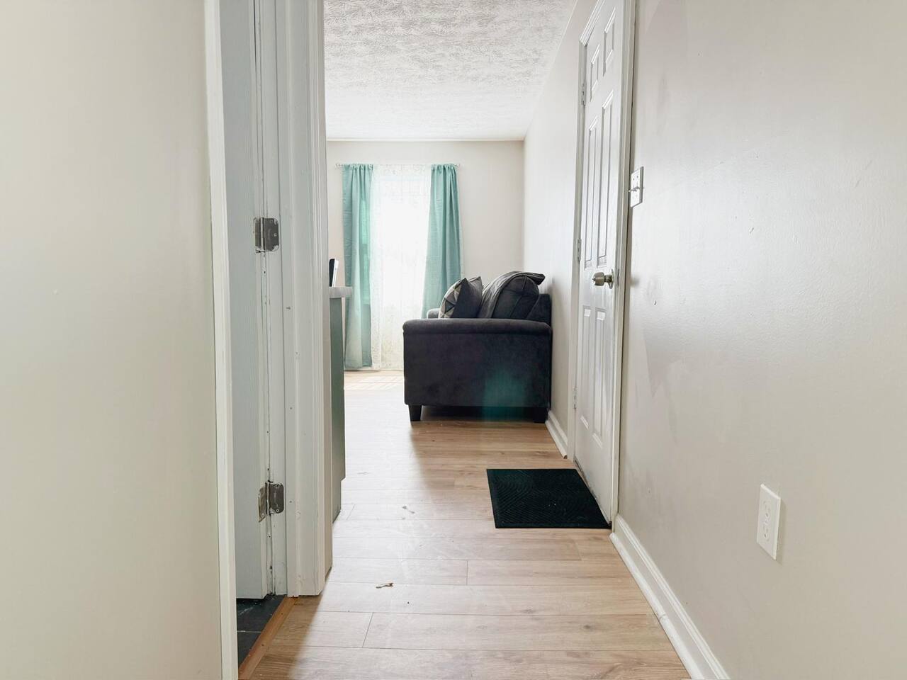 5th Street Retreat - KING 1BD-1BA Apt in Henderson