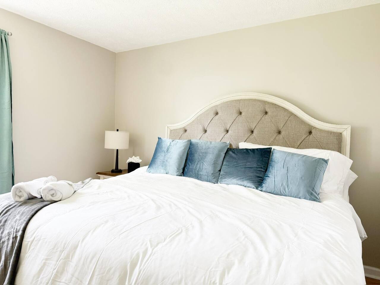 5th Street Retreat - KING 1BD-1BA Apt in Henderson