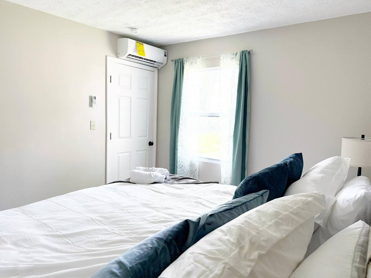 5th Street Retreat - KING 1BD-1BA Apt in Henderson