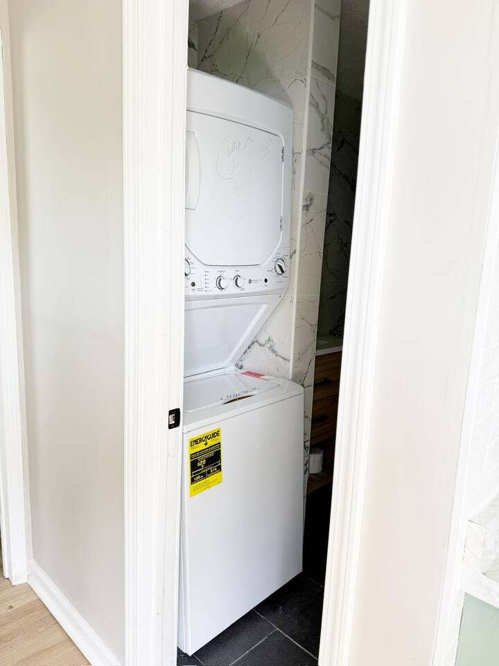 5th Street Retreat - KING 1BD-1BA Apt in Henderson