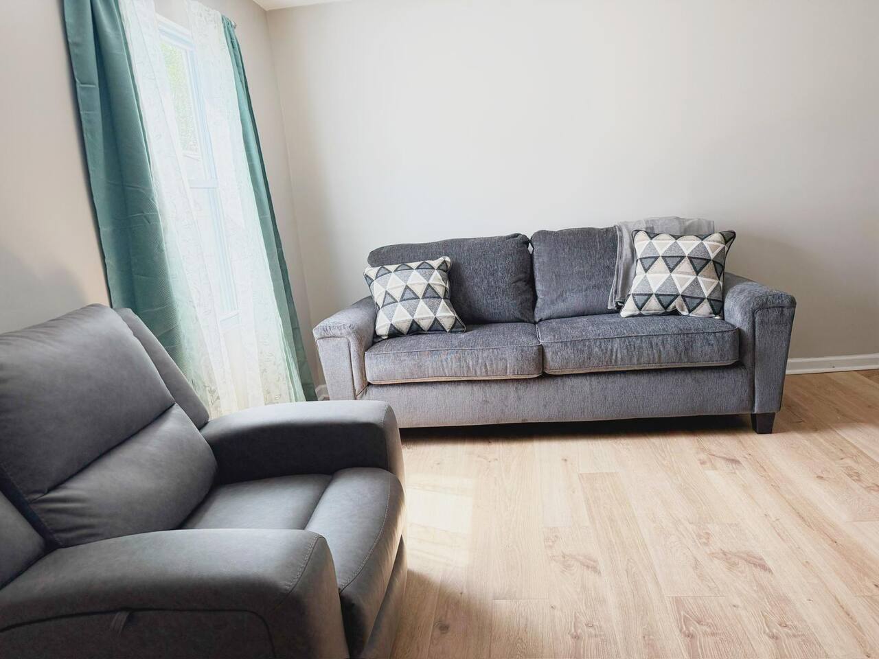 5th Street Retreat - KING 1BD-1BA Apt in Henderson