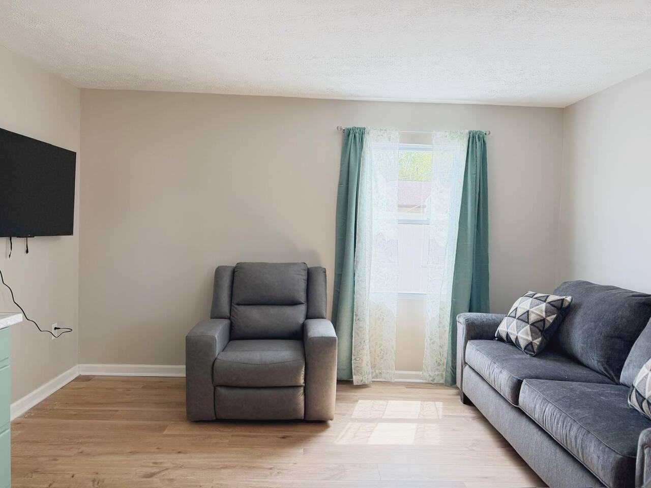 5th Street Retreat - KING 1BD-1BA Apt in Henderson