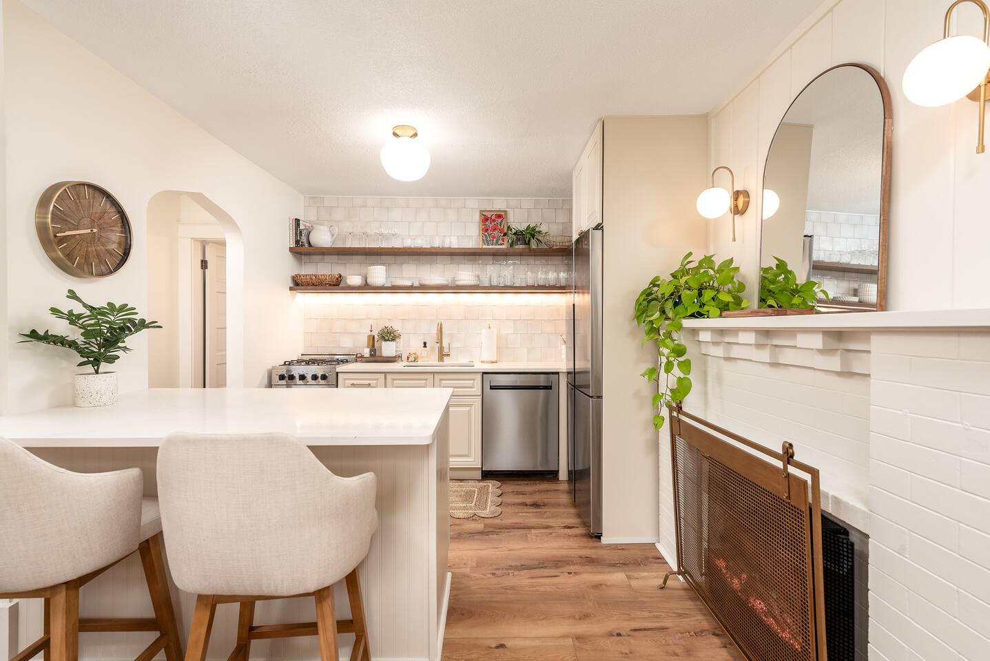 *NEW* Historical Luxury 1 Bed Apt- Walk Downtown