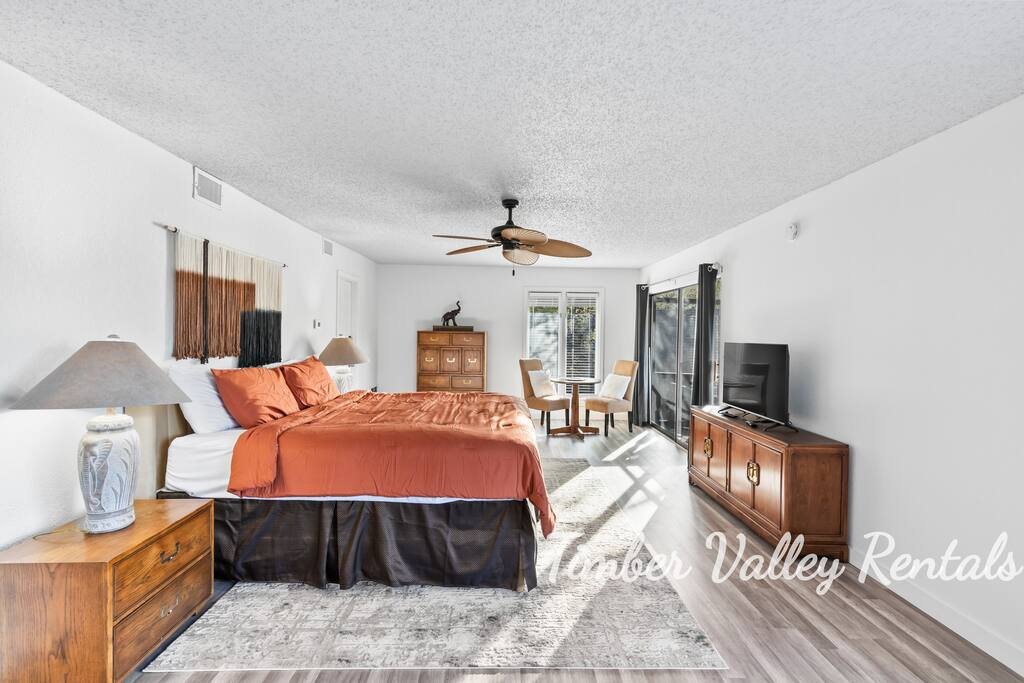 Lakefront Fam Home| Kid's Room and Games