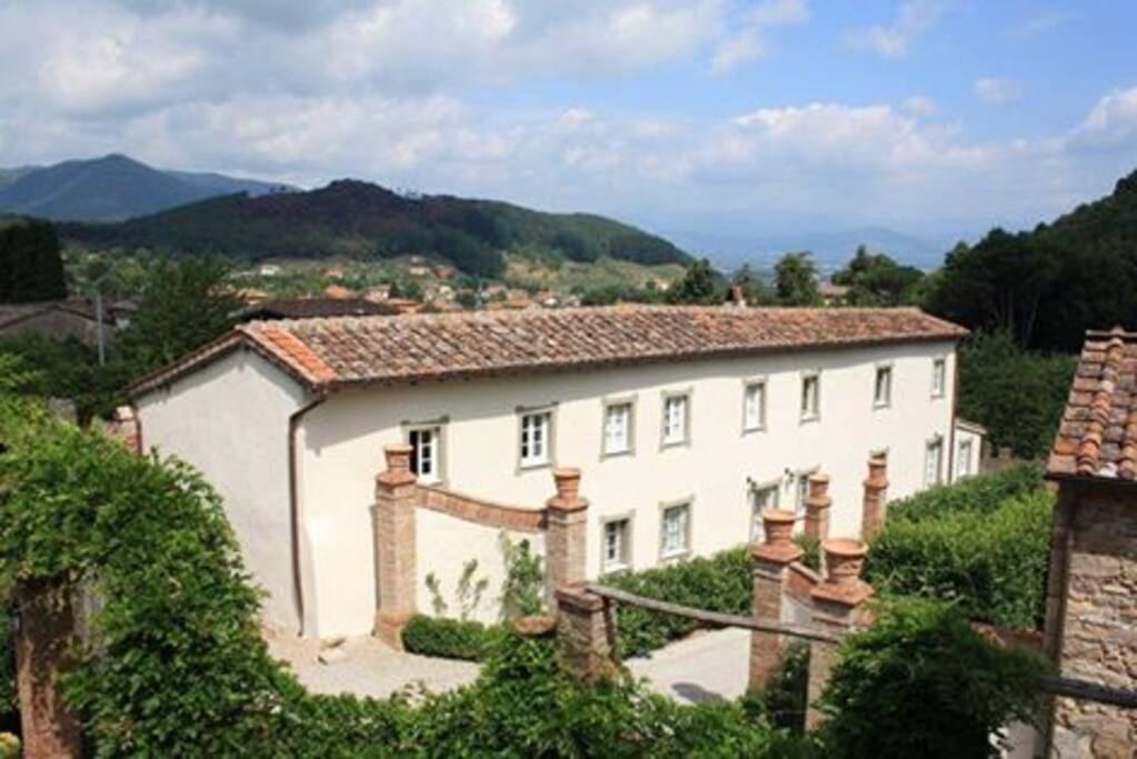 Luxury 5-bedroom Farmhouse at Historic Villa