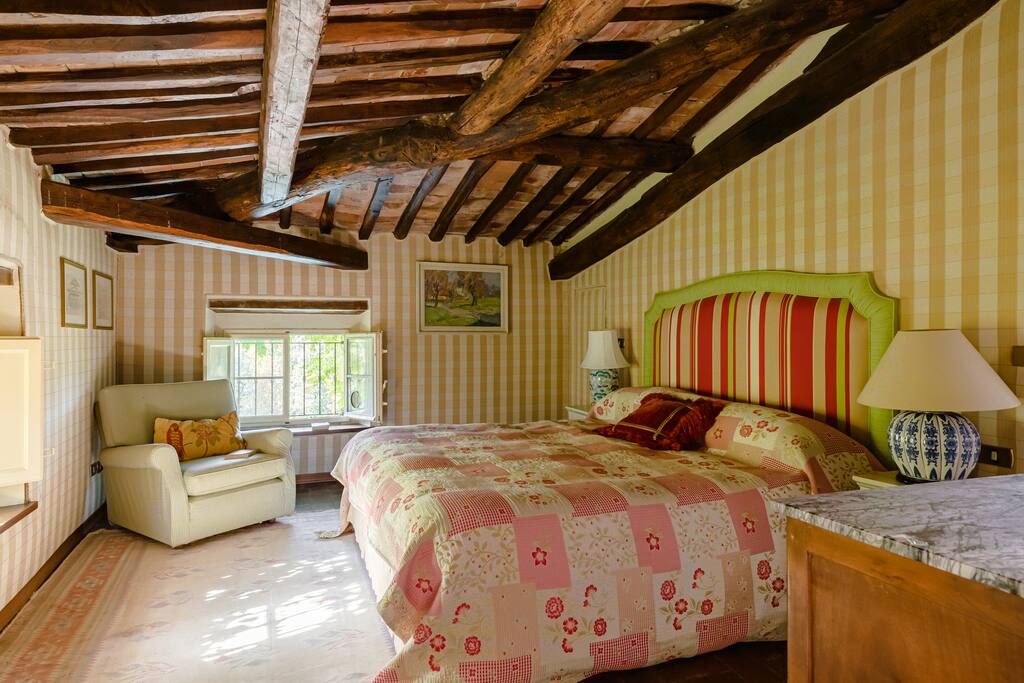 Cosy Double in Tuscan Villa + Pool + Valley Views