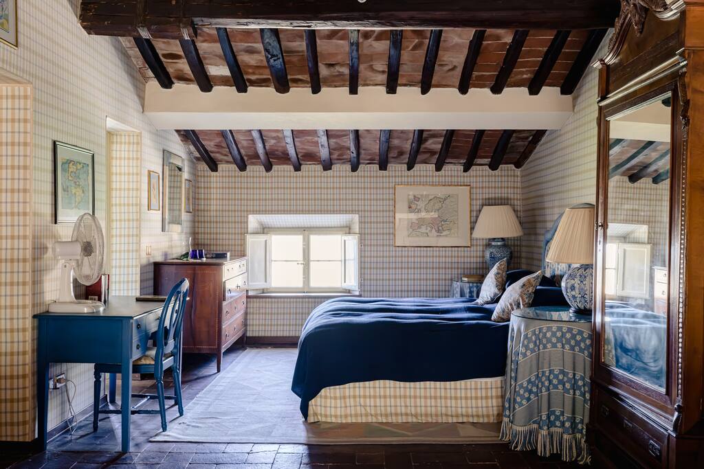 Luxury kingsize ensuite in Historic Villa + pool