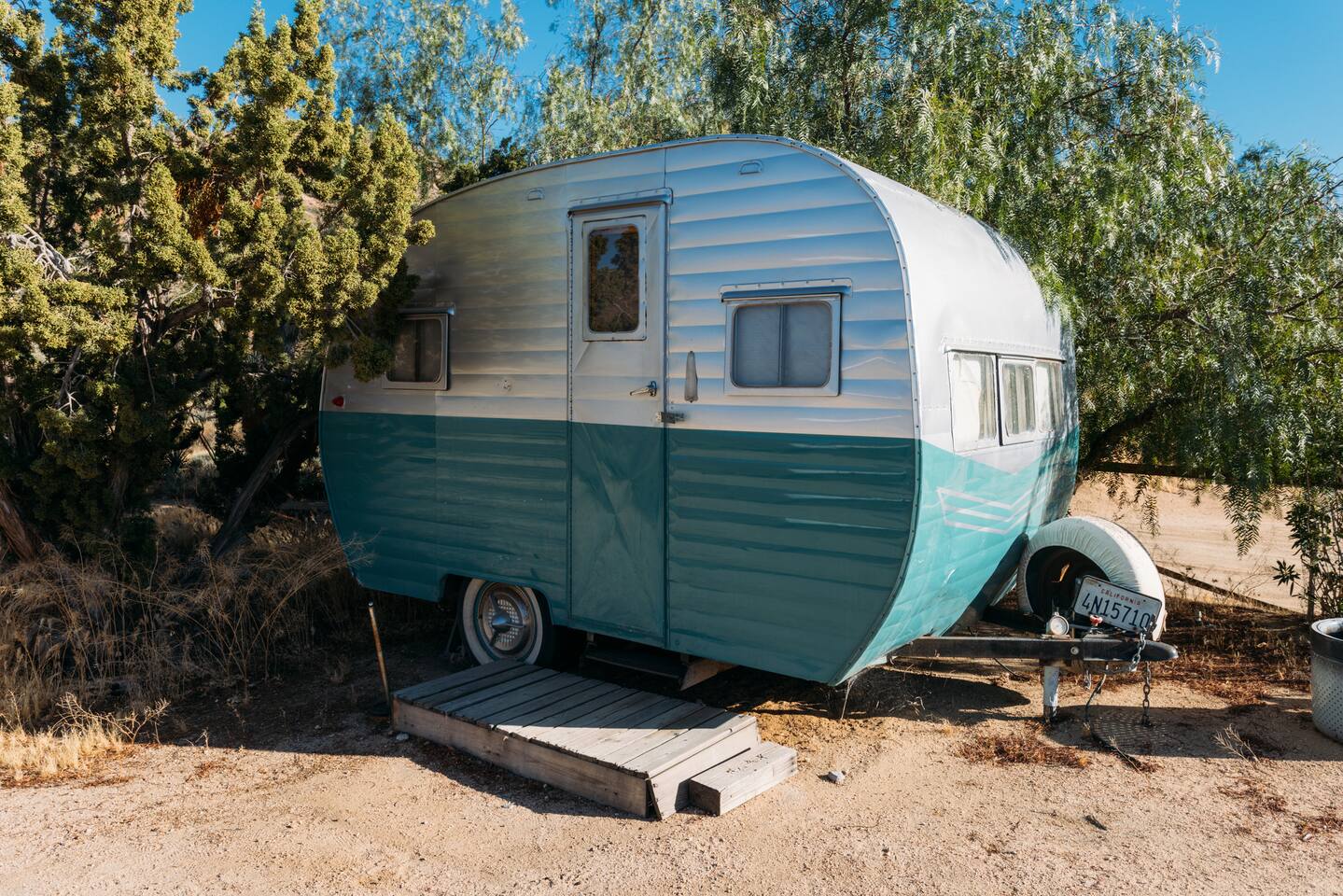 HDP Cozy Retro Trailer | Glamp on the Compound