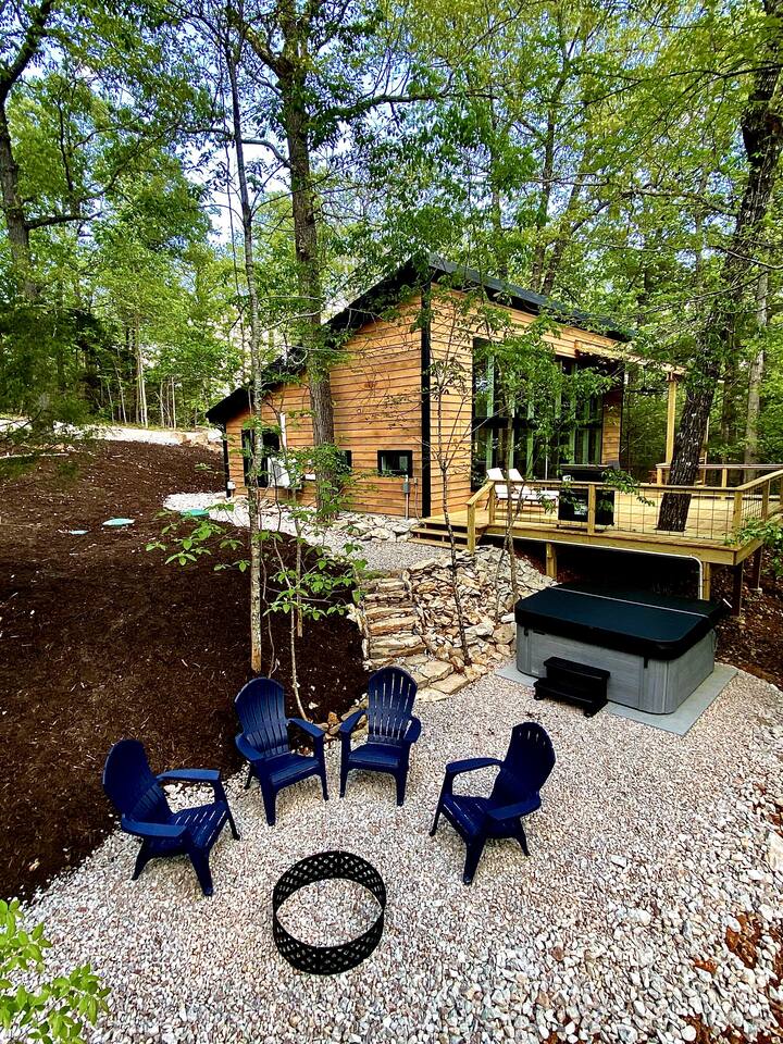 NEW! Cedar Hill Cabin • 2bed •2bath•Hot Tub - Holiday Home