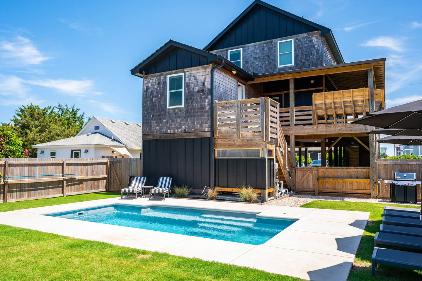 Newly built! Heated pool & hot tub, walk to beach