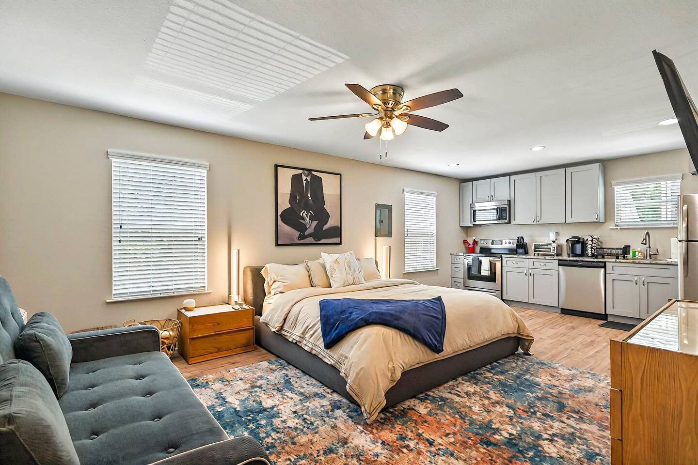 Luxurious Midtown Studio | King Bed + Sofa Bed