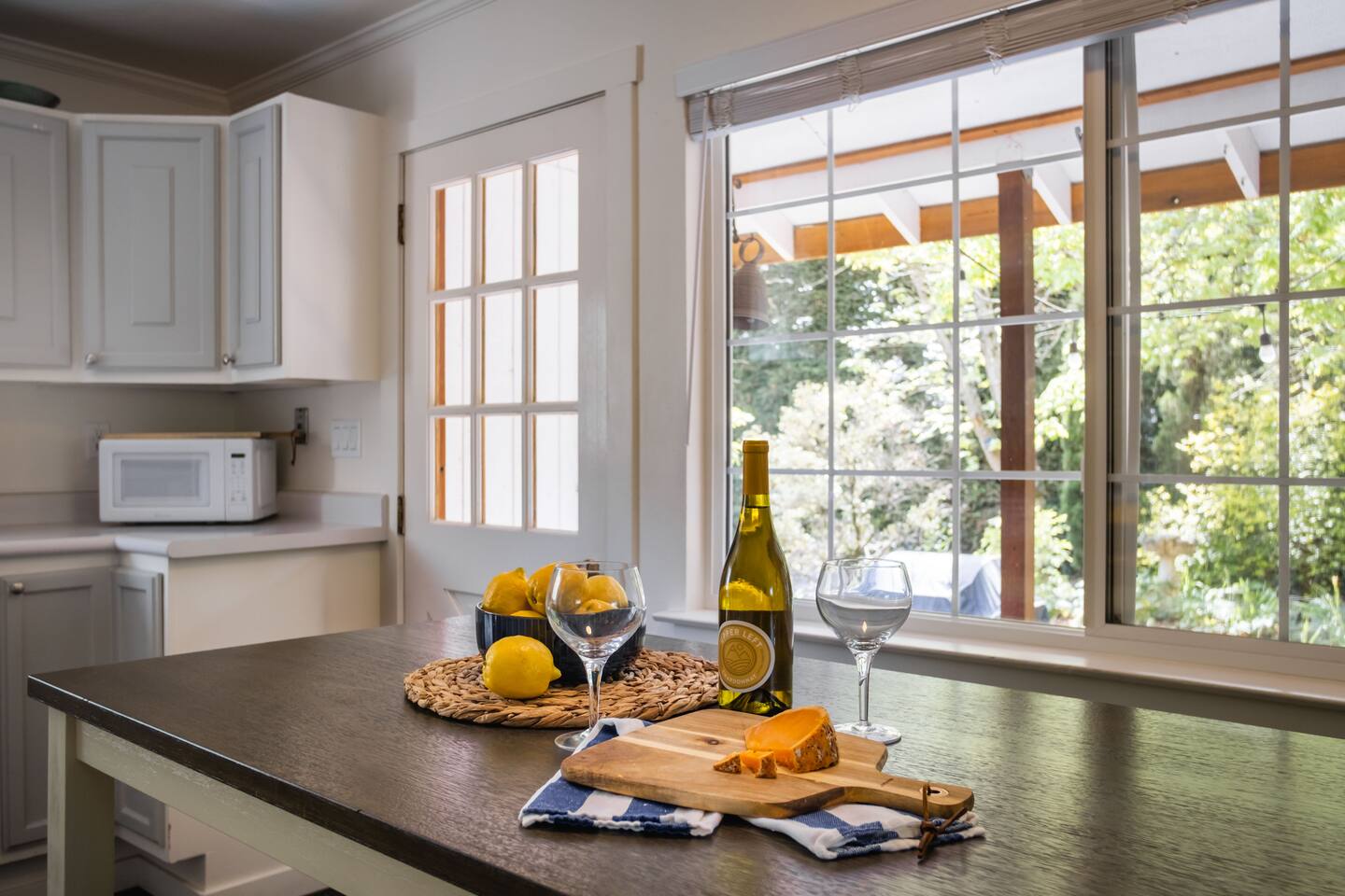 Sipping champagne paired cheese – the perfect pairing for any occasion