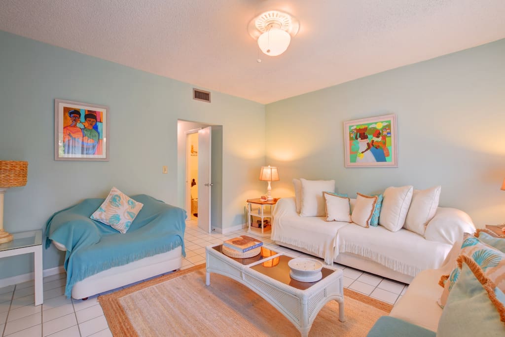 Bright & Sunny Condo | 5 Mins to Atlantis + Beach