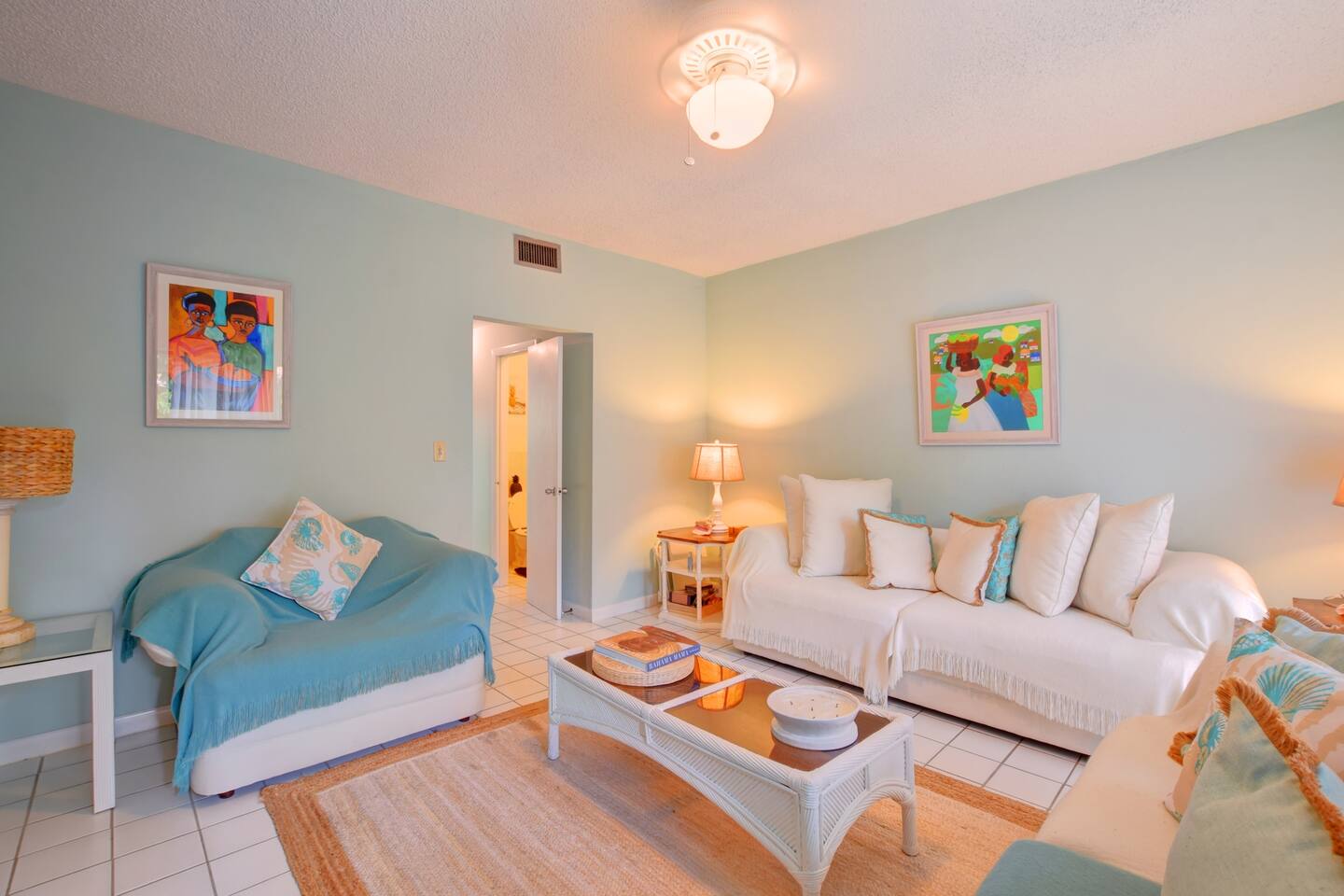 Bright & Sunny Condo | 5 Mins to Atlantis + Beach