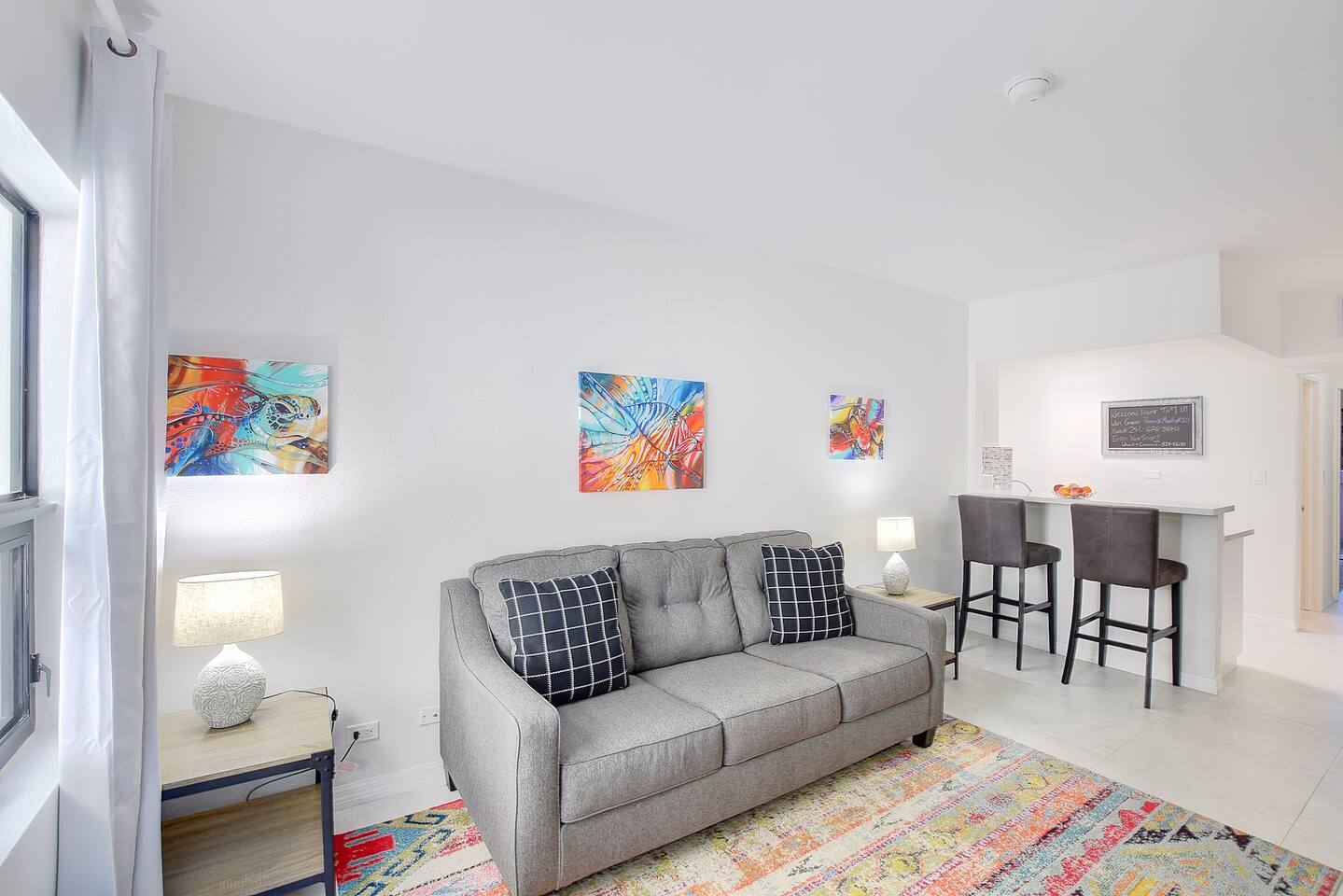 Modern condo: Steps from Atlantis & Beach