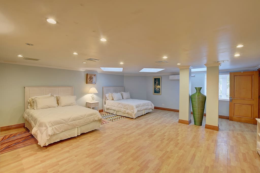 Charming condo near Atlantis, beach, and more!