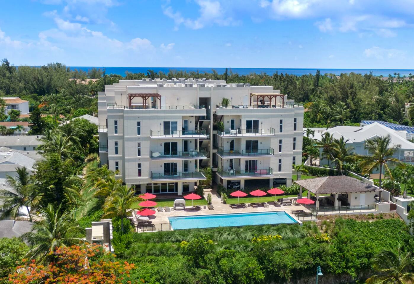 Modern luxury condo: Steps from Atlantis & Beach