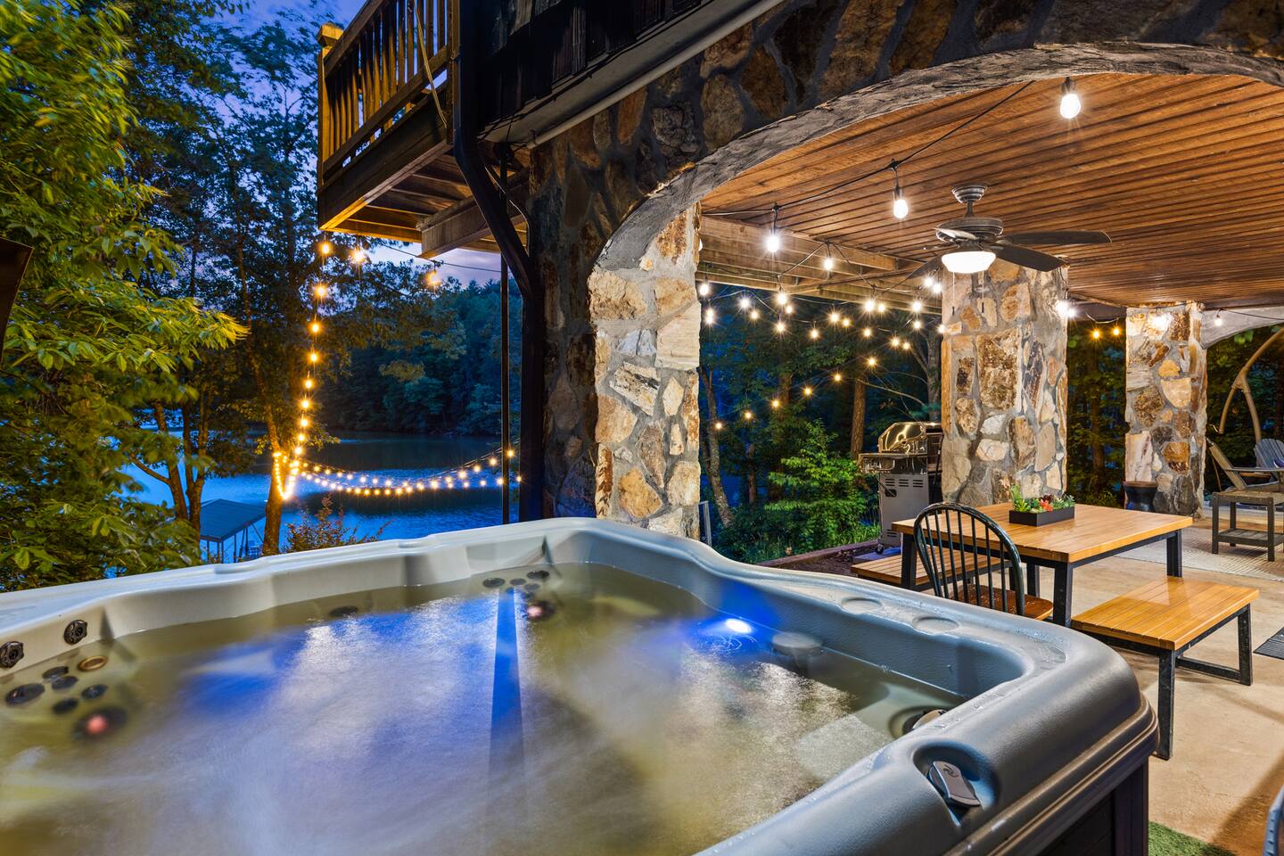 Lakefront Lodge | Private Dock-Hot Tub-PetFriendly - Holiday Home