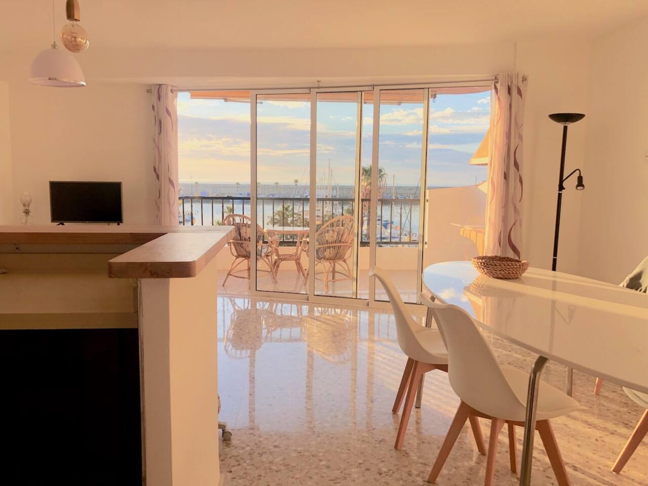 Apartamento con Vistas al Mar frente al Puerto