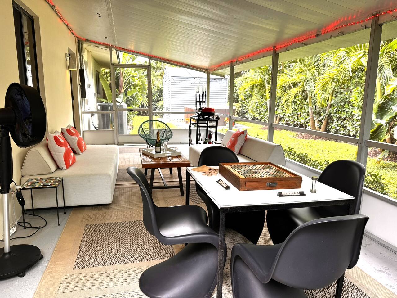 Spacious 3/2 mid-century gem with hot tub