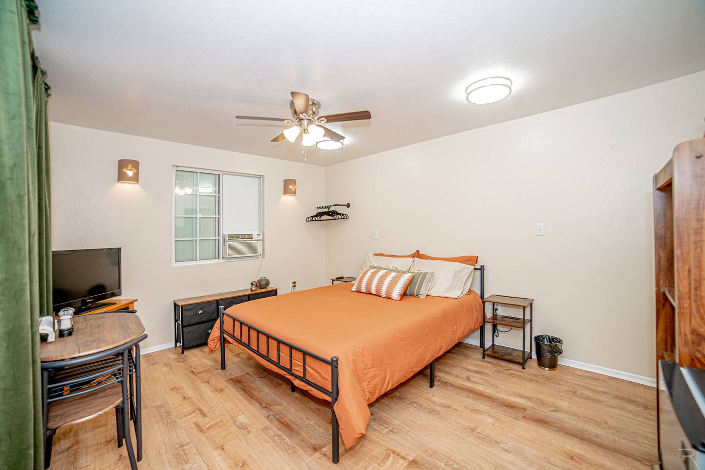 Cozy Casita, Queen Bed & Covered parking