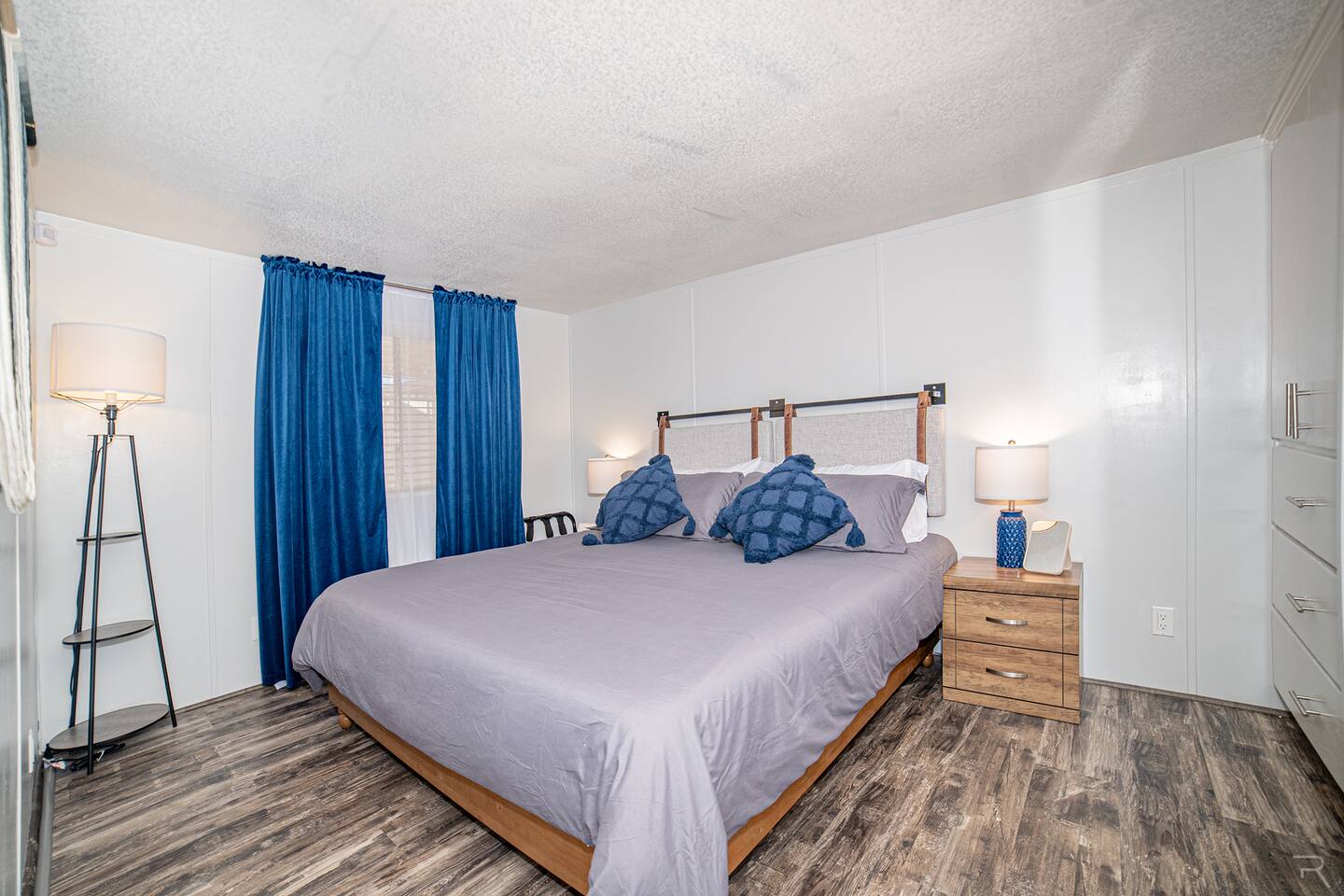 King & Queen beds, Covered parking, Projector TV