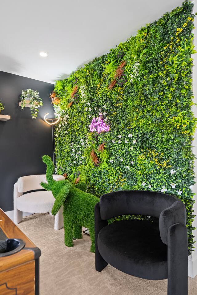 Spacious & Entertaining|Large Hot Tub| Pool and!