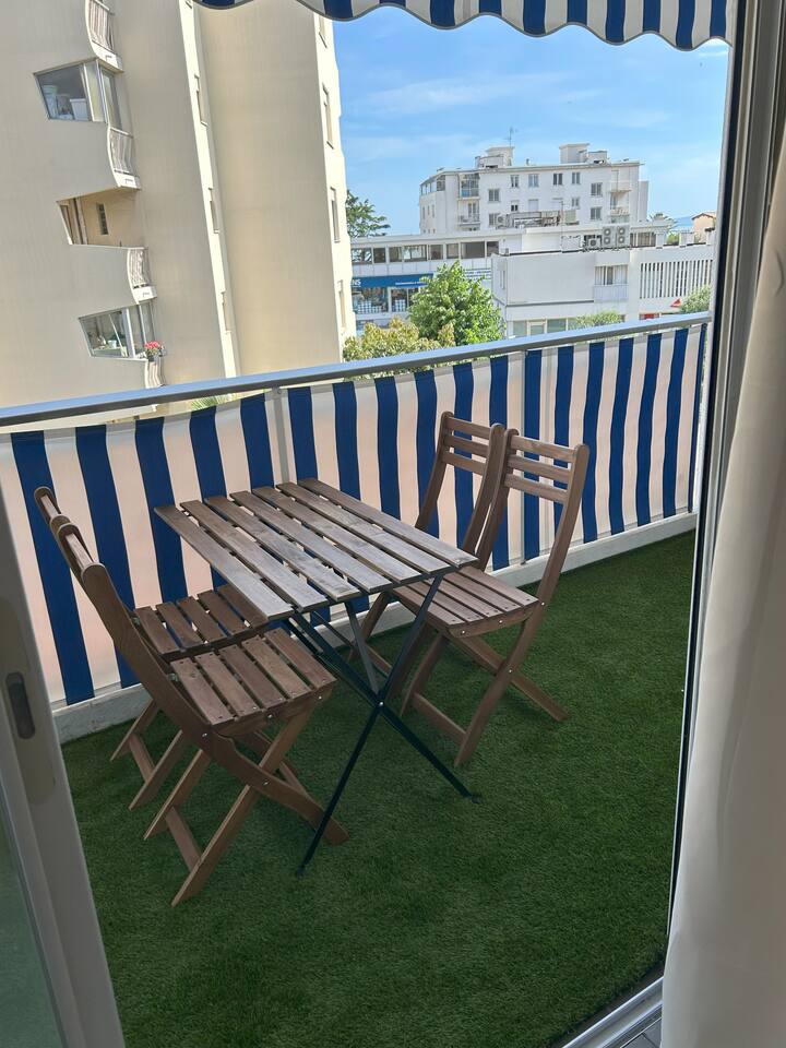 * Nice Riviera: Beach, AC, Balcony & Shops *
