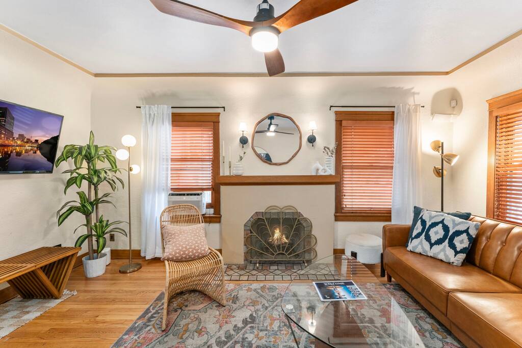 5 Star Location- North Park Home- Hot Tub, XL Yard