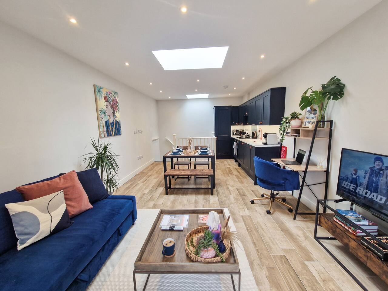 Warm 1-Bed • Near Fulham Broadway • Workspace