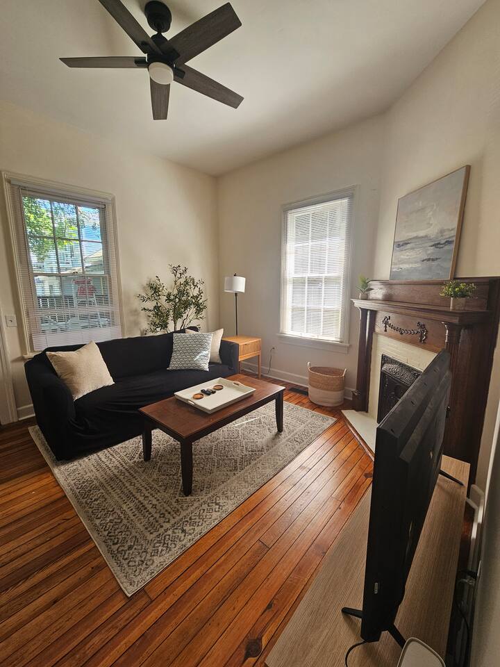 Cozy Historic Downtown Apt: Quiet St. & Walkable