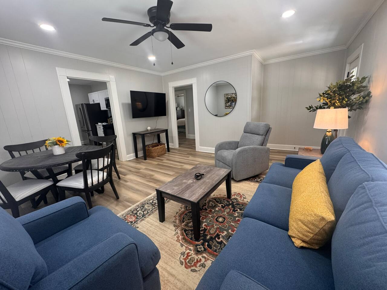 Spacious 3bd/1b home - .9 miles to Casino