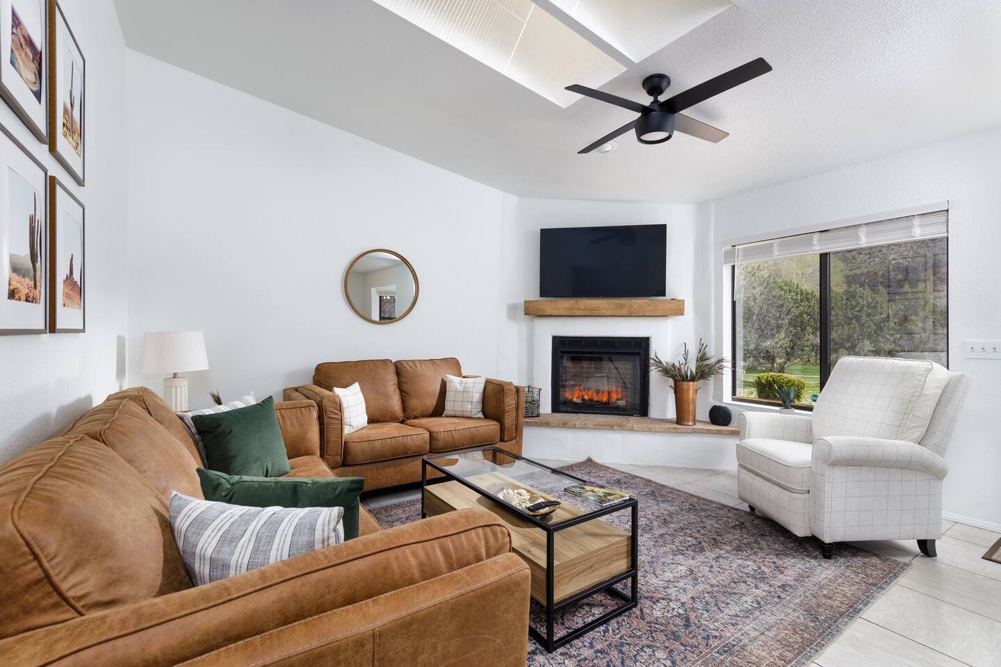 Stylish Townhome on Golf Course Red Rock View