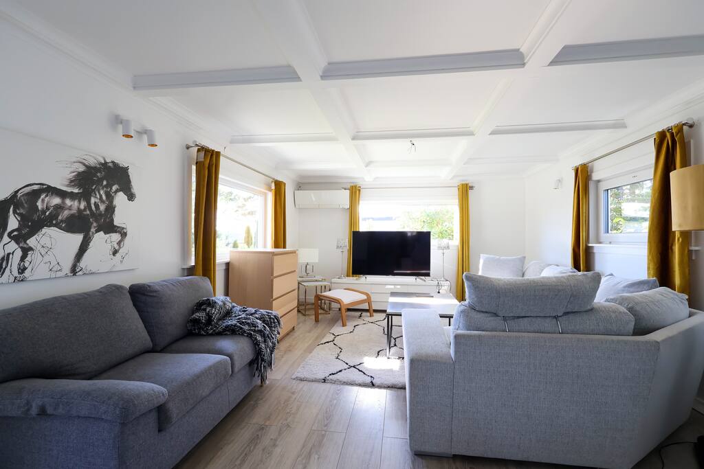 8 Beds • Workers Dream Home • Free Parking • Wifi