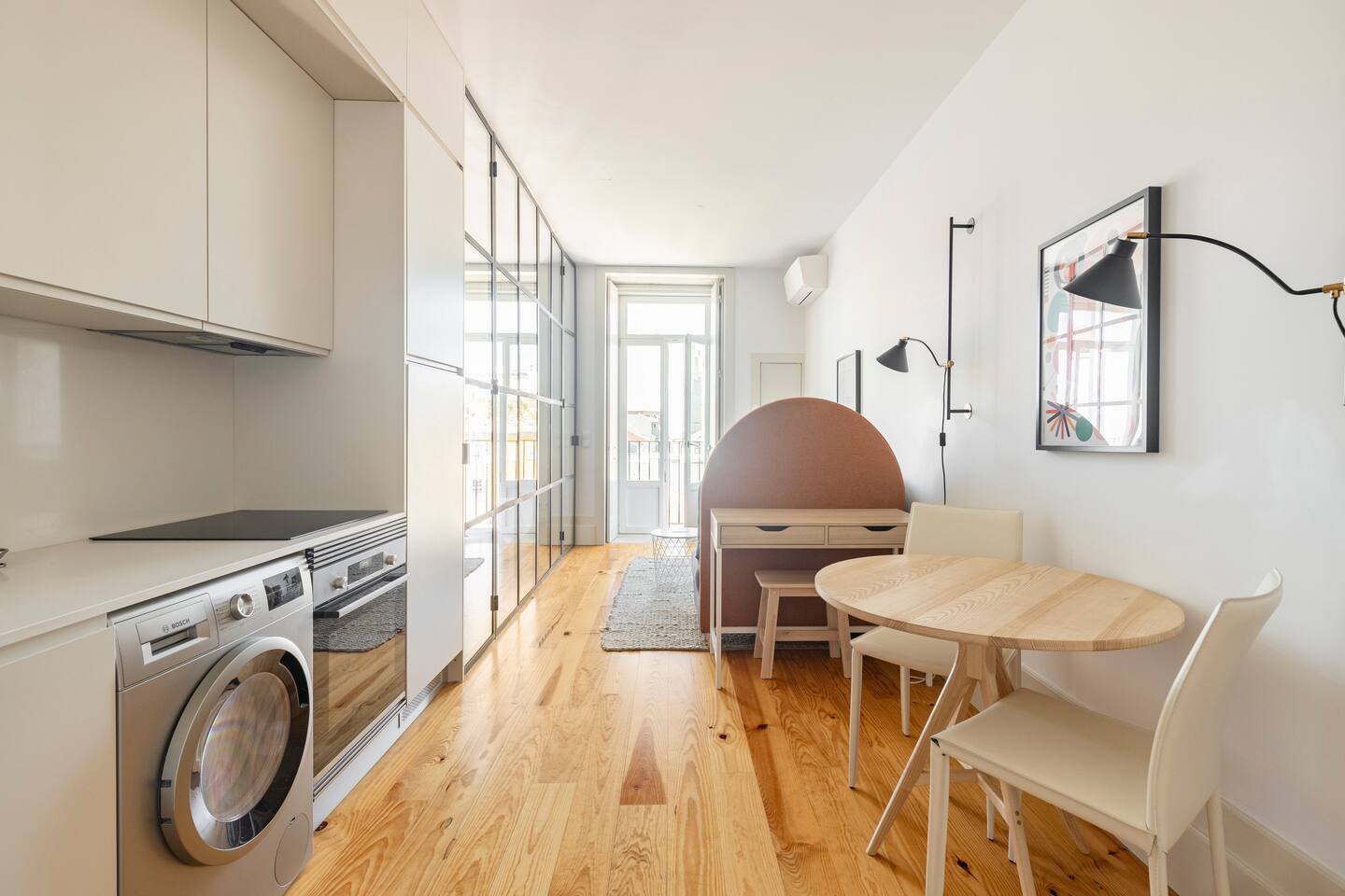 Designer Condo | Washer, AC, Balcony | nr Bolhão