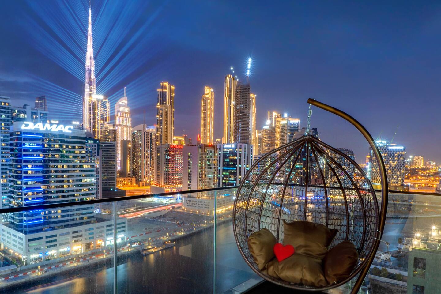 Luxury Apt Infinity Pool with Burj View