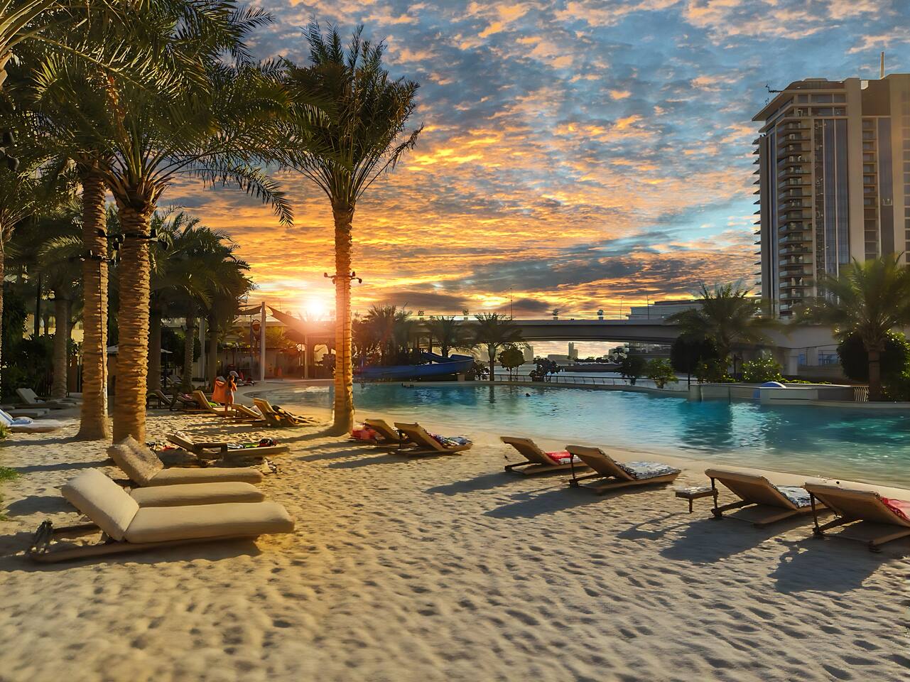 Luxury Apt | Private Beach with cooled sand | 3BR - Apartment