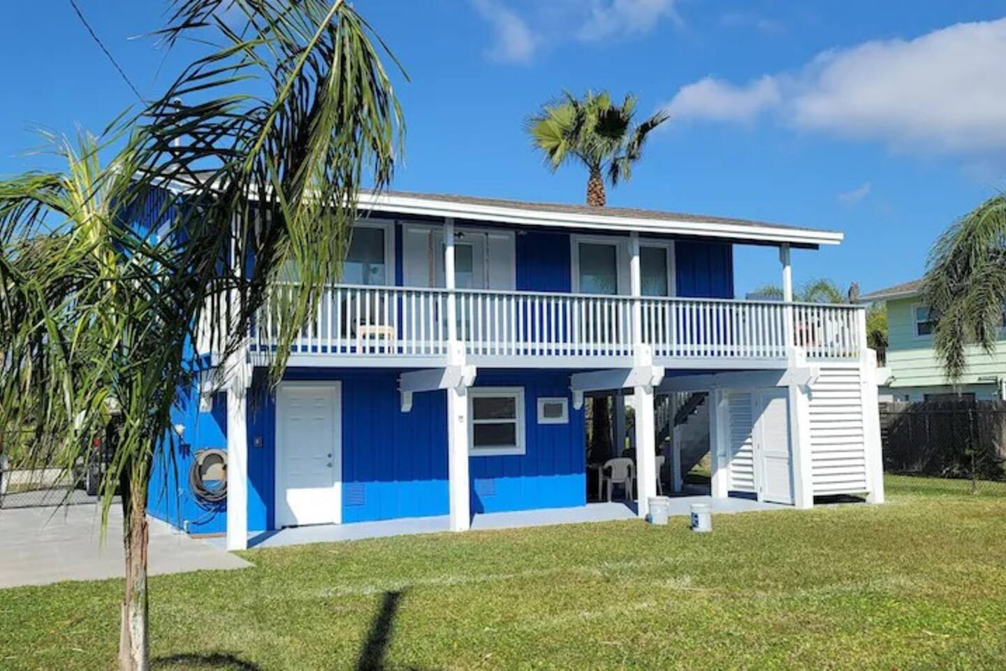 Recently remodeled -Walk to the Beach-Pet friendly