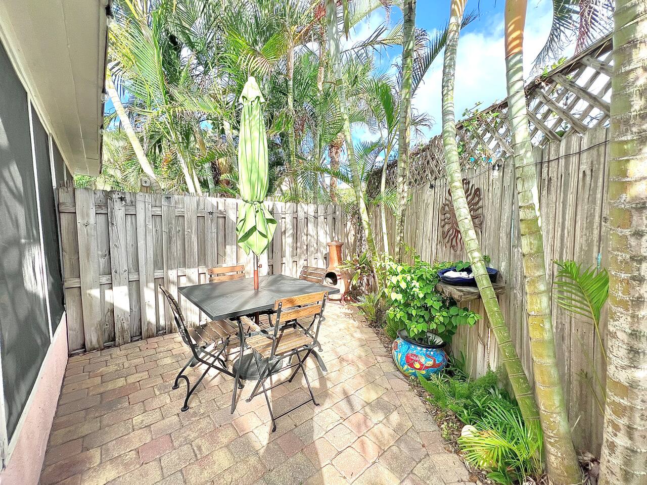 Coastal Cottage 225 | Walk to Beach • King Bed